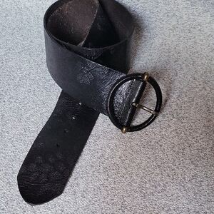 Fossil Vintage Black and Gold Leather Belt